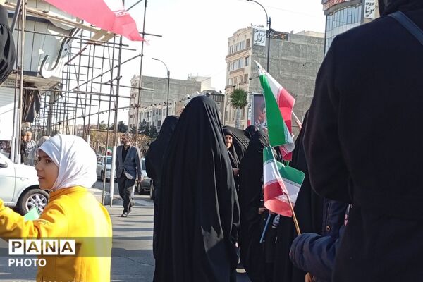 حضور مردم شهرستان رباط‌کریم برای بیعت با سومین رهبر انقلاب
