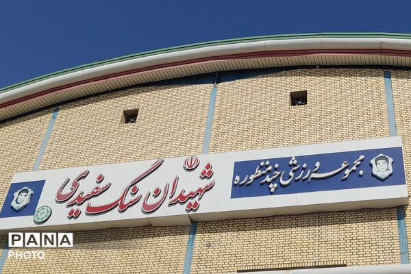 حضور پرشور دانش‌آموزان هنرستان کبری زرگران ملارد در مسابقات لیگ برتر فوتسال بانوان