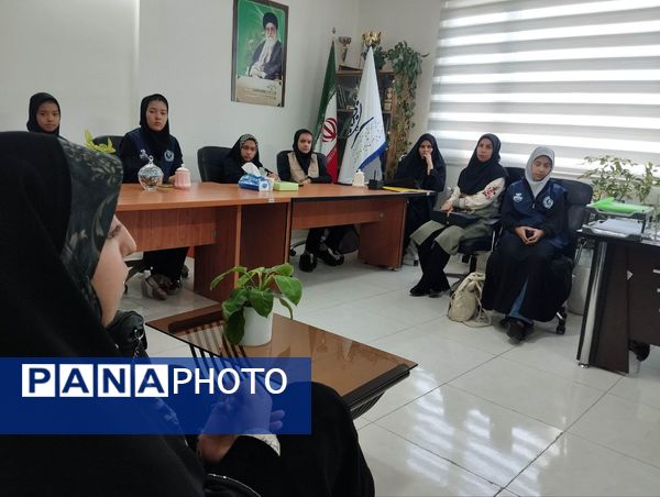 نشست صمیمانه معاون پرورشی و تربیت‌بدنی ناحیه 7 با سردبیر خبرنگاران خبرگزاری پانا 