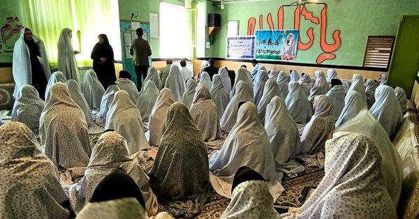 زنگ نماز در دبیرستان نمونه دولتی شهید خزایی اسدآباد