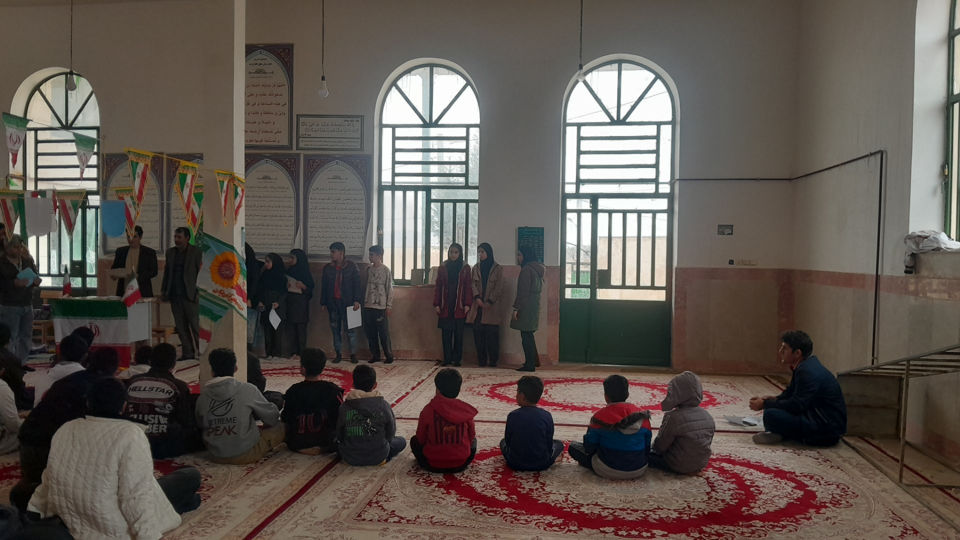 برگزاری مراسم  باشکوه ۲۲ بهمن و تجلیل از نفرات برتر روستای میرزآباد