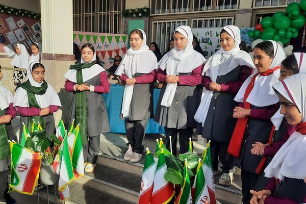 طنین زنگ استکبارستیزی در مدارس منطقه ۵ تهران به صدا در آمد