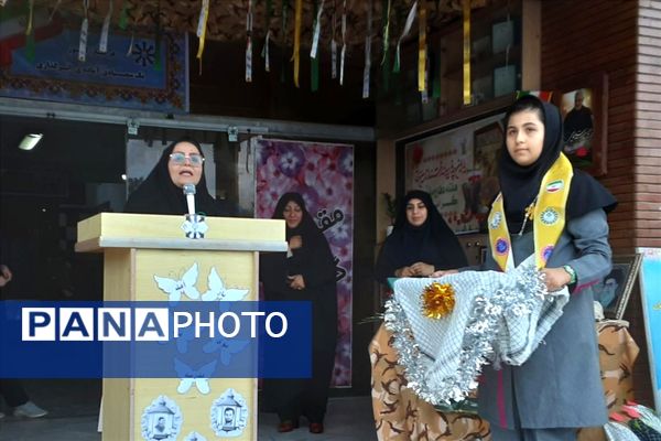 گرامیداشت هفته دفاع مقدس و آغاز سال تحصیلی در دبیرستان فرزانگان قائمشهر