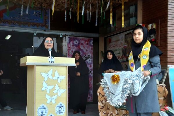 گرامیداشت هفته دفاع مقدس و آغاز سال تحصیلی در دبیرستان فرزانگان قائمشهر