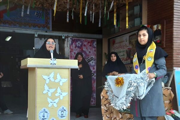 گرامیداشت هفته دفاع مقدس و آغاز سال تحصیلی در دبیرستان فرزانگان قائمشهر