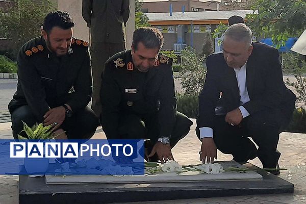 استقبال دانش‌آموزان پیشتاز از فرمانده سپاه استان تهران در اداره کل آموزش و پرورش شهرستانهای تهران