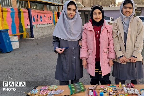 بازارچه دانش آموزی در دبستان شهید ناصری ناحیه دو شهرری 