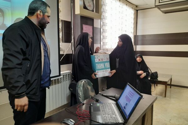 جلسه شخصیت‌سازی دختران پیشتاز مبتنی بر شاخص‌های تربیتی الگوی سوم در دبیرستان شهیدی 
