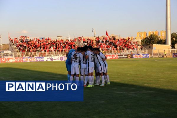 برد شیرین تراکتور در خانه مقابل آلمینیوم اراک