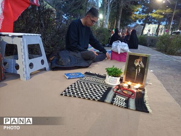  لحظه تحویل سال و تجدید بیعت با رهبر معظم انقلاب اسلامی 