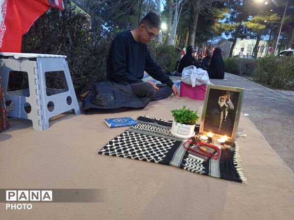  لحظه تحویل سال و تجدید بیعت با رهبر معظم انقلاب اسلامی 