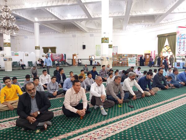 قدمی هم‌سنگر ایمان؛ از مدرسه تا صف نماز جمعه