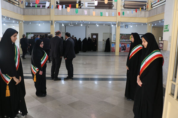 برپایی جشن «حضور تا ظهور» در دبیرستان شهیده حسنی سعدی قم
