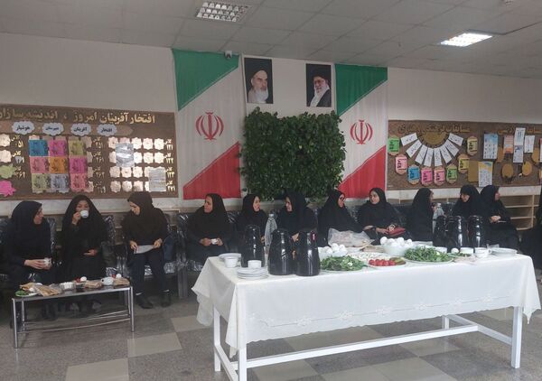 اولین جلسه شورای دبیران در مدرسه هوشیار