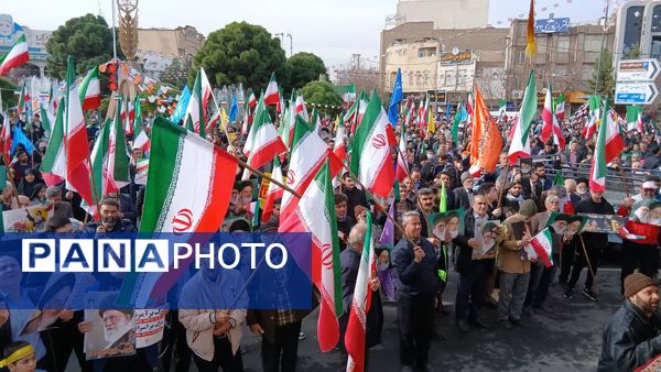 جلوه هایی از راهپیمایی جشن پیروزی انقلاب در شهر قم