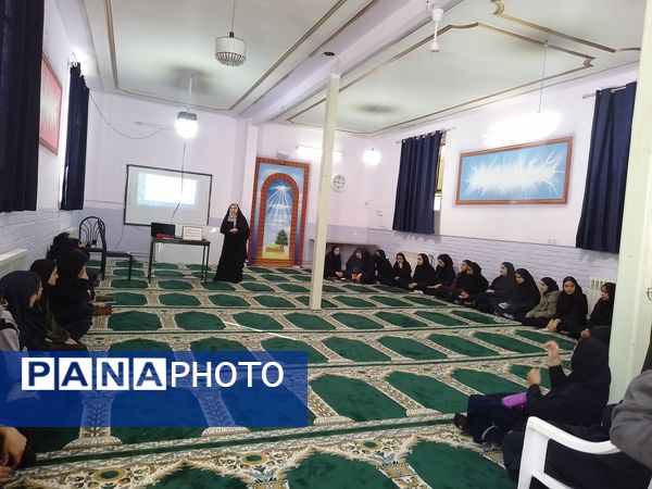 برگزاری ویژه برنامه هفته کتاب و کتابخوانی در دبیرستان دخترانه فاطمیه