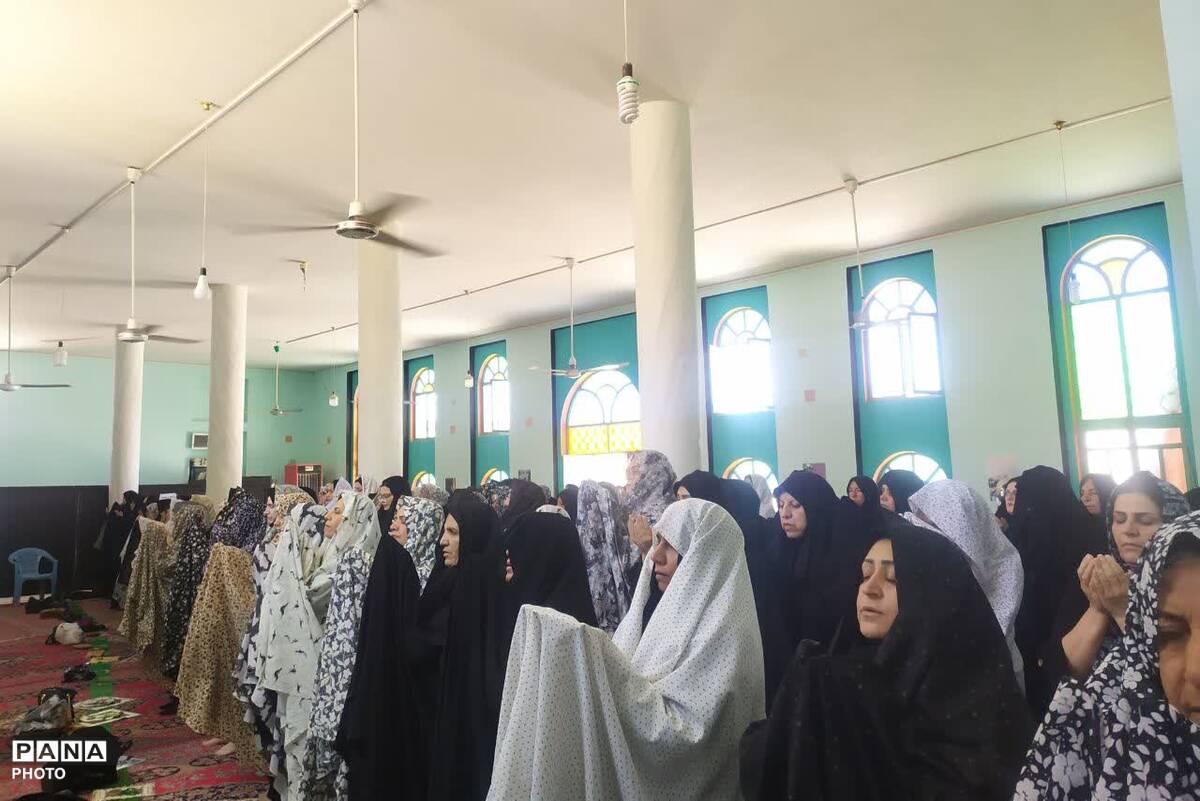حضور بانوان لپویی در عزاداری و نماز ظهر عاشورا