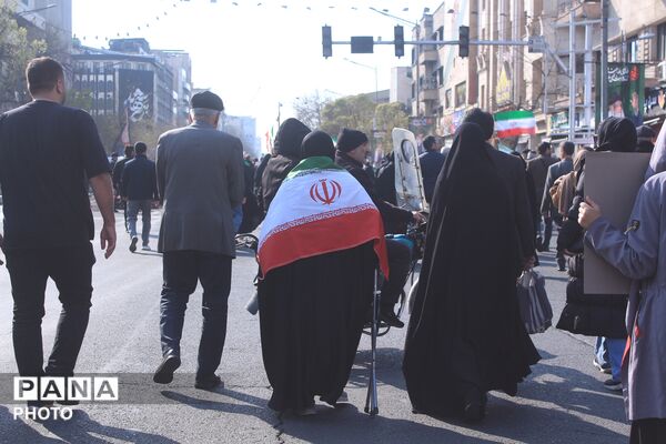 بیعت مردم تهران با سومین رهبر انقلاب