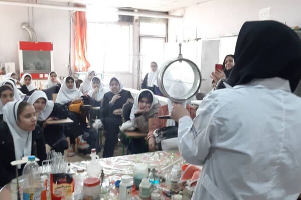 اردوی علمی پژوهشی دانش‌آموزان دبستان هجده دی ناحیه2 شهرری در پژوهش‌سرای بصیرت 