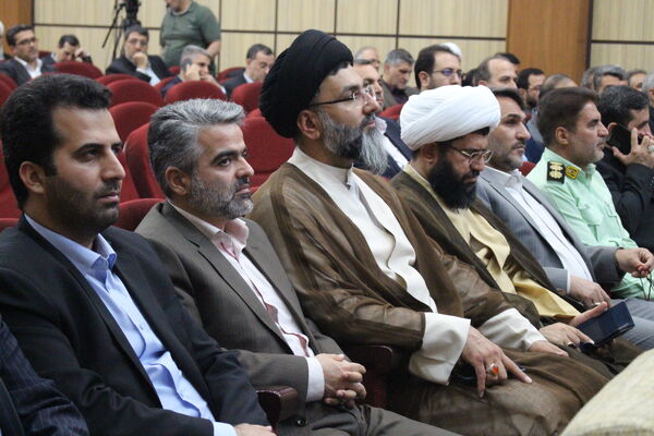 جلسه شورای اداری استان تهران با حضور وزیر کشور به‌مناسبت هفته معلم