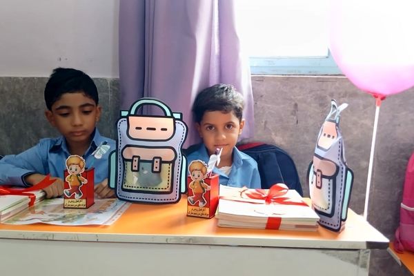 شکوفه‌ها در راه رویش؛ جشن ورود کلاس اولی‌ها در مدرسه شهید مطهری مارم فین