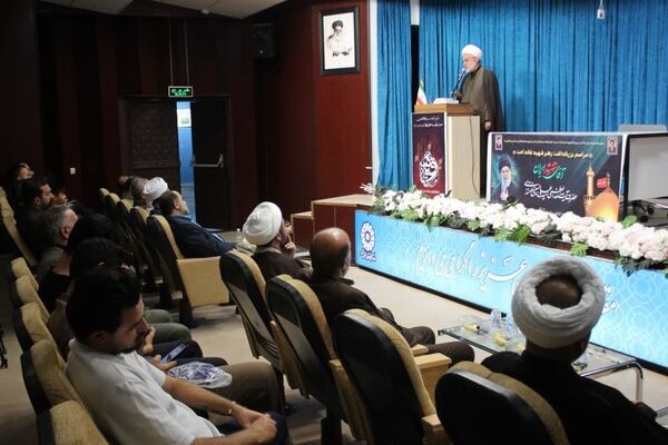 دیدار راهبردی نماینده ولی‌فقیه با مدیران مرکز بزرگ اسلامی غرب کشور