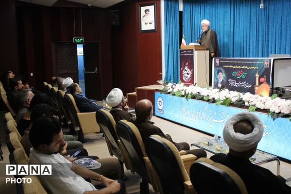 دیدار راهبردی نماینده ولی‌فقیه با مدیران مرکز بزرگ اسلامی غرب کشور