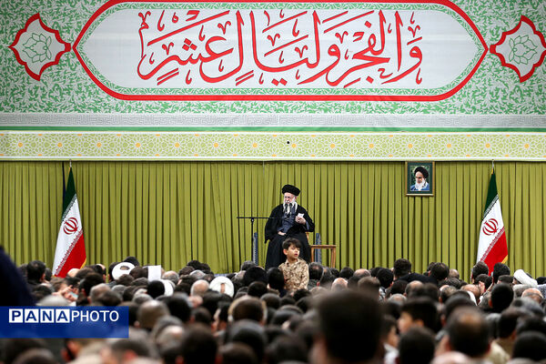 دیدار اقشار مردم با رهبر انقلاب به مناسبت چهل‌وهفتمین سالگرد پیروزی انقلاب اسلامی
