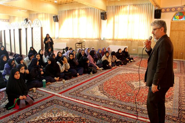 عزاداری باشکوه دانش‌آموزان و مسئولان در سوگ حضرت فاطمه زهرا (س)