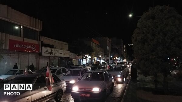 ماشین ها در بلوار فضل نیشابور حماسه آفریدند 