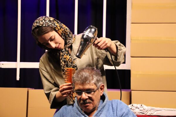 نمایش «در باران آمد» تا سوم مهرماه روی صحنه می‌رود