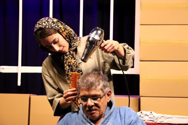 نمایش «در باران آمد» تا سوم مهرماه روی صحنه می‌رود