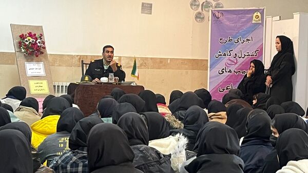 کارگاه آموزشی آسیب های اجتماعی در دبیرستان دخترانه امید