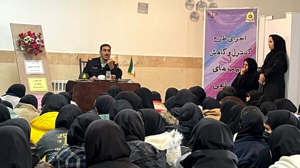 کارگاه آموزشی آسیب های اجتماعی در دبیرستان دخترانه امید