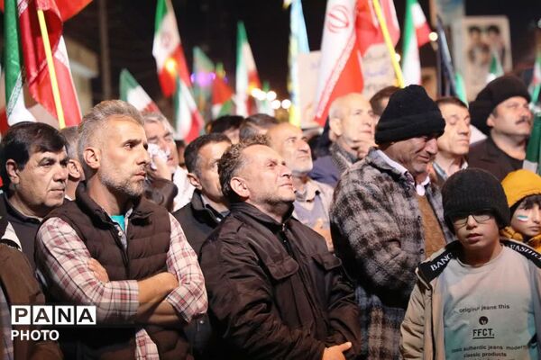  شب سی‌ و دوم ایستادگی یاسوجی‌ها به مناسبت روز جمهوری اسلامی ایران 