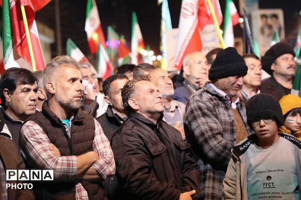  شب سی‌ و دوم ایستادگی یاسوجی‌ها به مناسبت روز جمهوری اسلامی ایران 