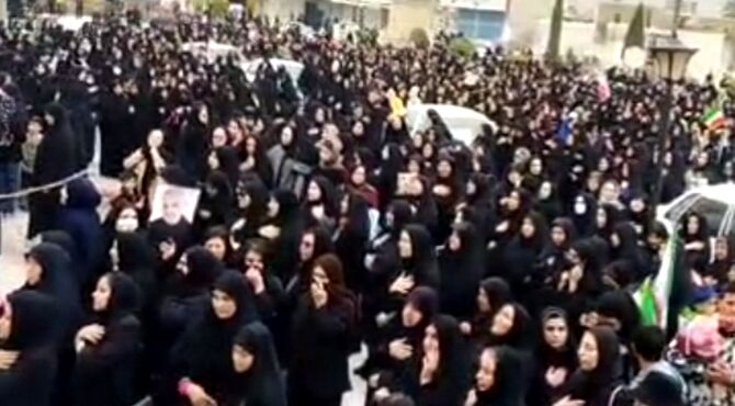 خیابان های شهر سوگوار عروج رهبرانقلاب