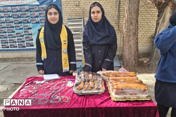 برگزاری بازارچه غذا و صنایع‌دستی در دبیرستان ستارگان۲