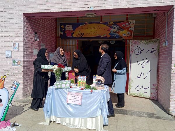 هفته پیوند اولیا و مربیان در دبستان دخترانه ساره