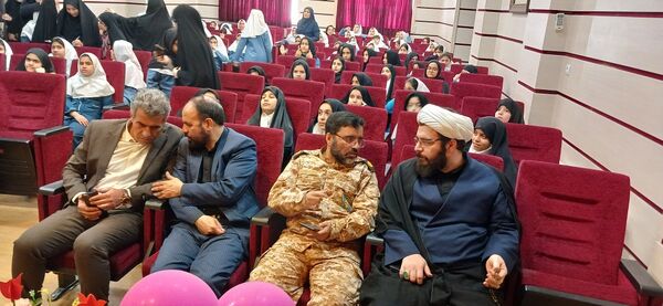 افتتاح پایگاه بسیج دانش‌آموزی در دبستان قرآنی نرجس ناحیه یک کرج