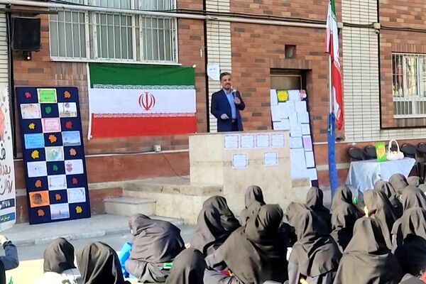 برگزاری انتخابات همیار مشاور در دبیرستان بانو عفت آهنگری ناحیه یک شهرری