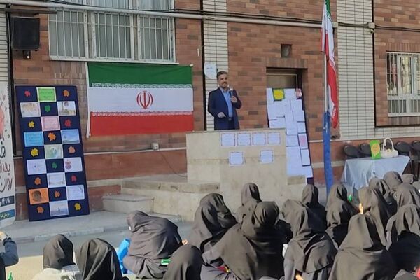 برگزاری انتخابات همیار مشاور در دبیرستان بانو عفت آهنگری ناحیه یک شهرری