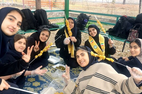 برگزاری اردوی تمشک با حضور دانش‌آموزان ناحیه یک شهرری در کانون امام خمینی(ره)