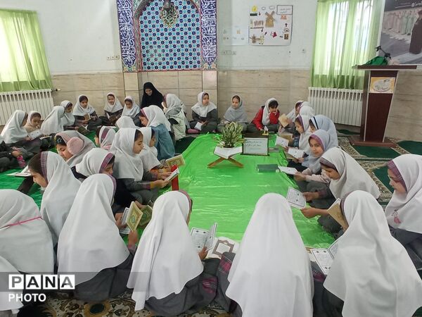محفل انس با قرآن کریم در ماه مبارک رمضان دبستان نرجس