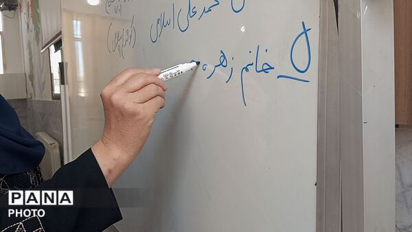 جلسه انجمن اولیا و مربیان در دبیرستان شهید مجید دهنوی 