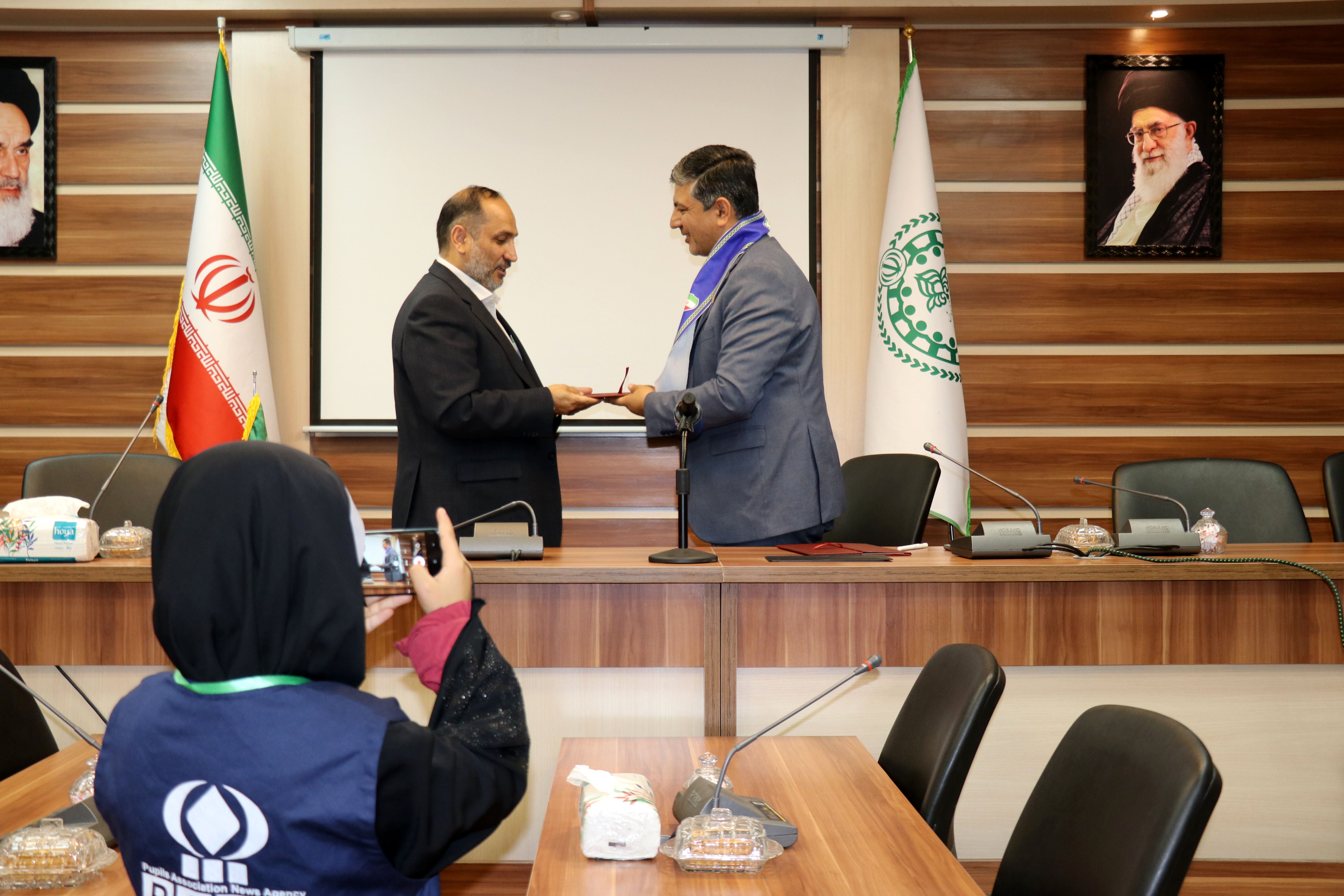 تفاهم‌نامه همکاری میان سازمان دانش‌آموزی و دانشگاه خبرنگاری مشهد برای توانمندسازی خبرنگاران پانا امضا شد