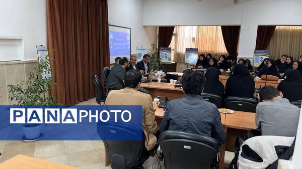 جلسه آموزشی-توجیهی ارزیابان سـوابق پـژوهـشی آزمون اسـتخدامی آمـوزگاری آمـوزش و پـرورش