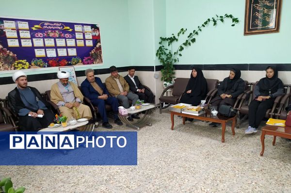 تقدیر از دبیران آموزشگاه نمونه دولتی فدک فاروج در هفته معلم