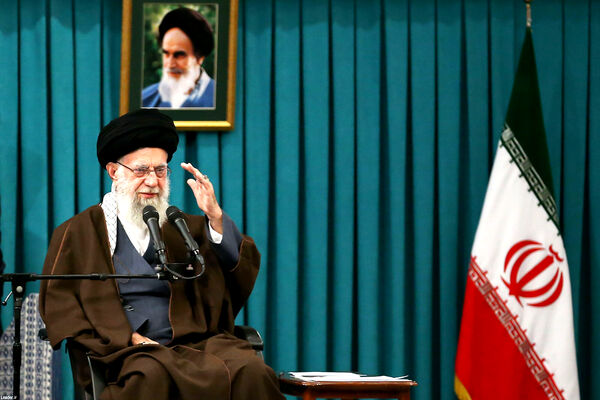 دیدار جمعی از رأی اولی‌ها و خانواده‌های شهدا با رهبر انقلاب اسلامی