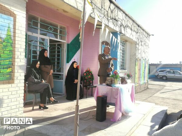 تجلیل از دانش آموزان برتر آموزشی دبیرستان حاج مهدی روحانی خلیل آباد